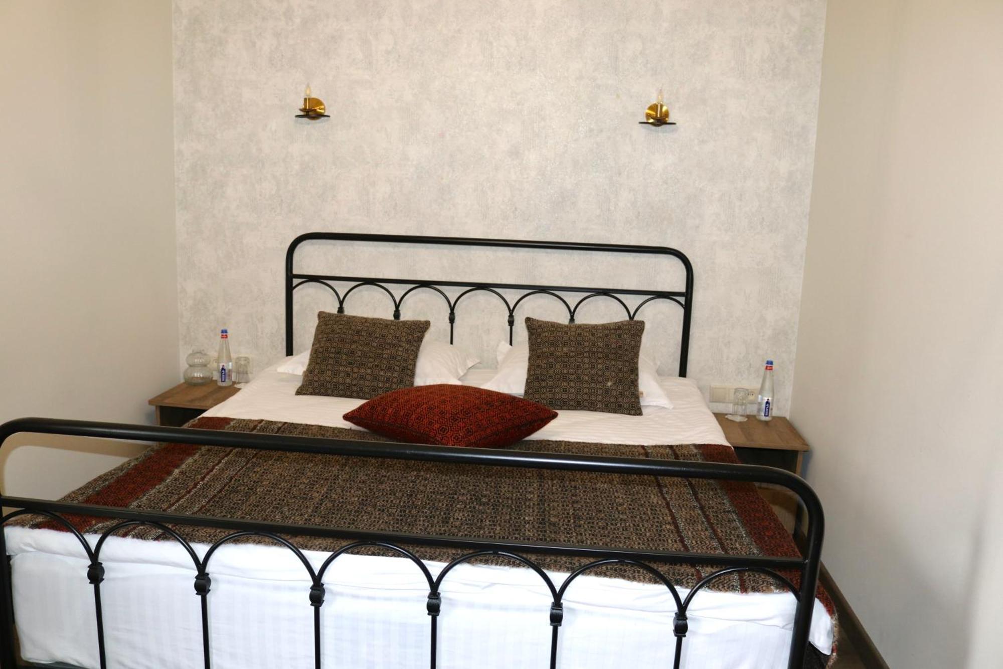 Redroof Country House Hotel Goris Bilik gambar